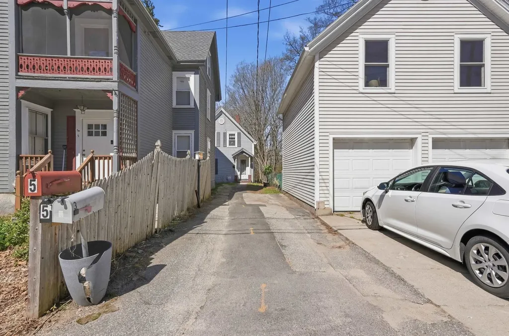 3 Maple Avenue Hudson NH 03051