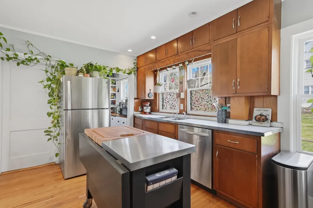 3 Maple Avenue Hudson NH 03051