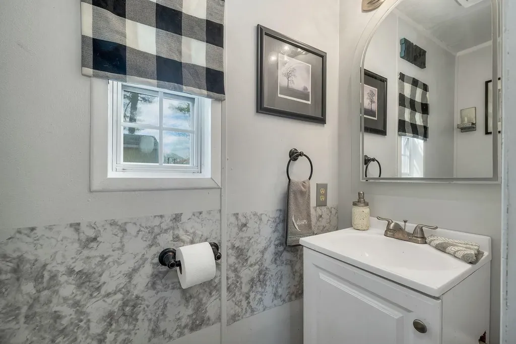 7 N Dewberry Lane Rochester NH 03867