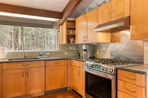 15 Sunset Walk Enfield NH 03748