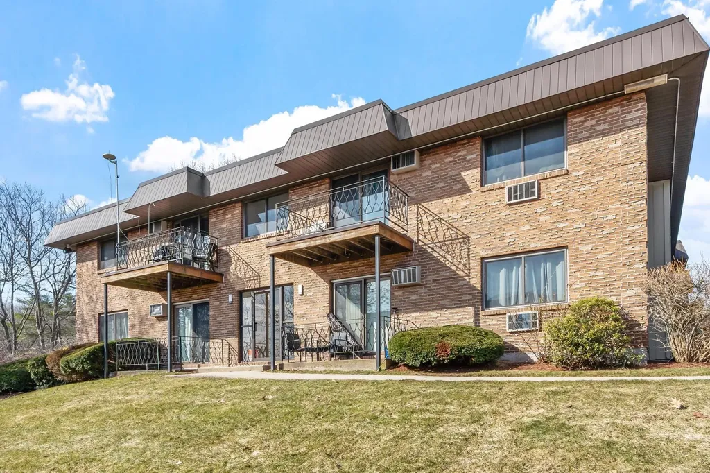 11 Strawberry Bank Road Nashua NH 03062