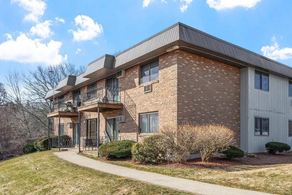 11 Strawberry Bank Road Nashua NH 03062