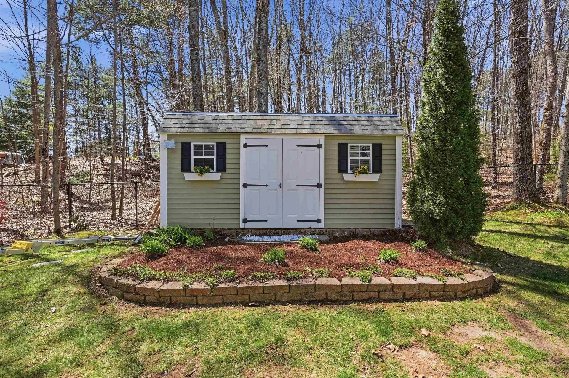 5 Sarah's Way Newton NH 03858-3427