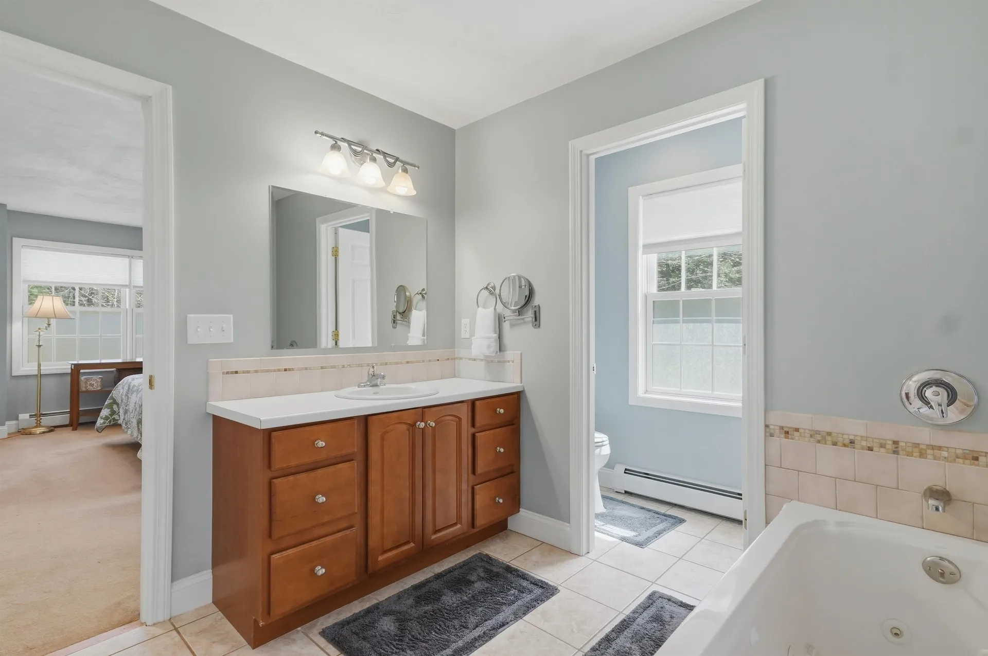 5 Sarah's Way Newton NH 03858-3427