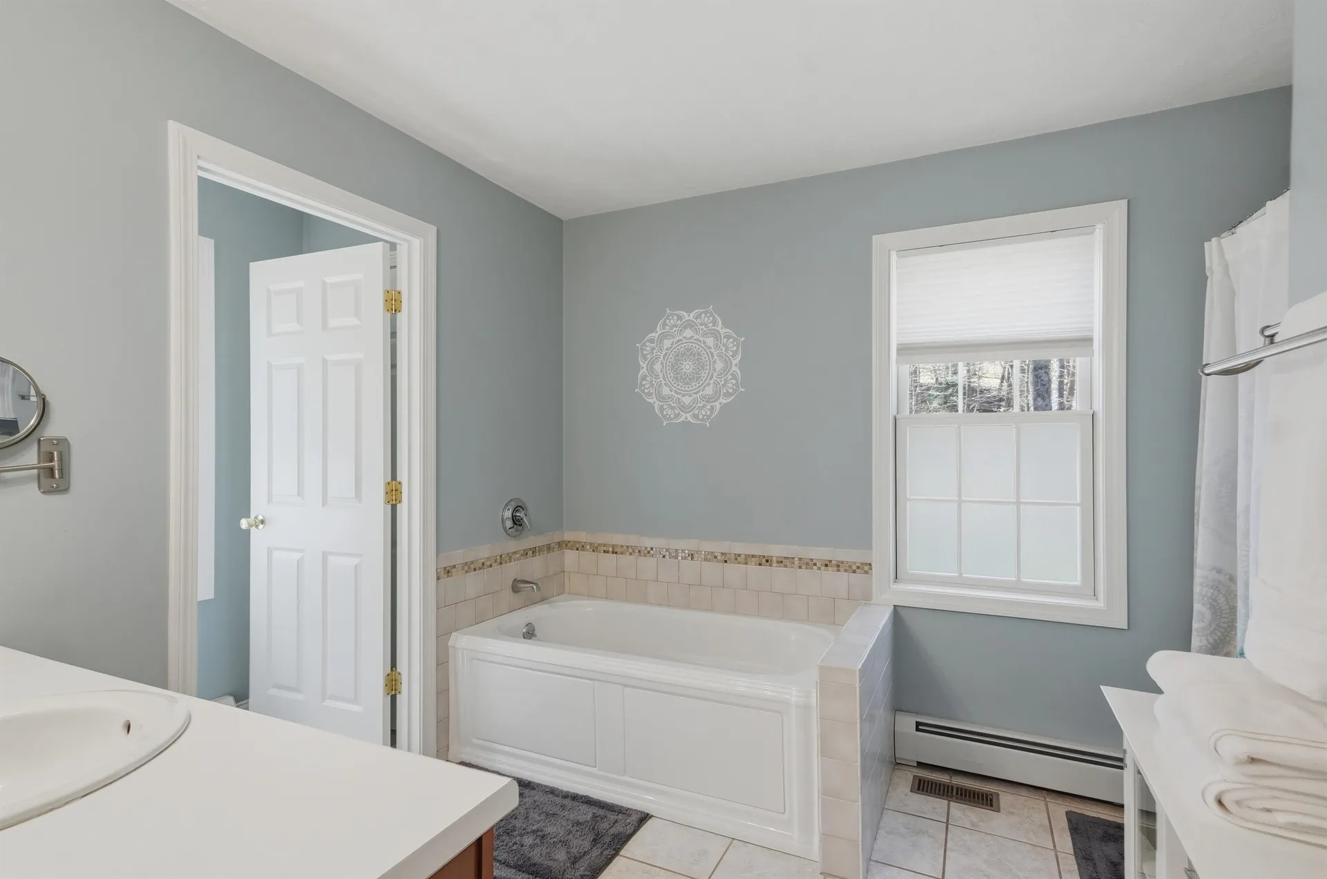 5 Sarah's Way Newton NH 03858-3427