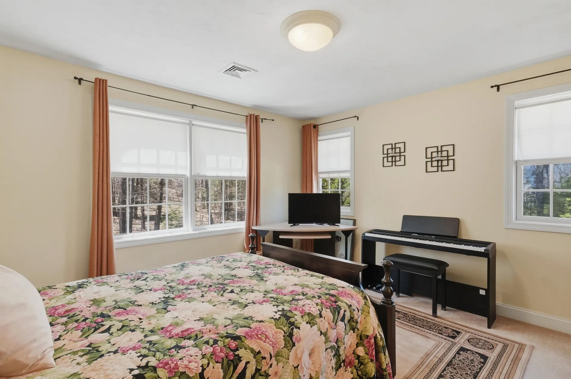 5 Sarah's Way Newton NH 03858-3427
