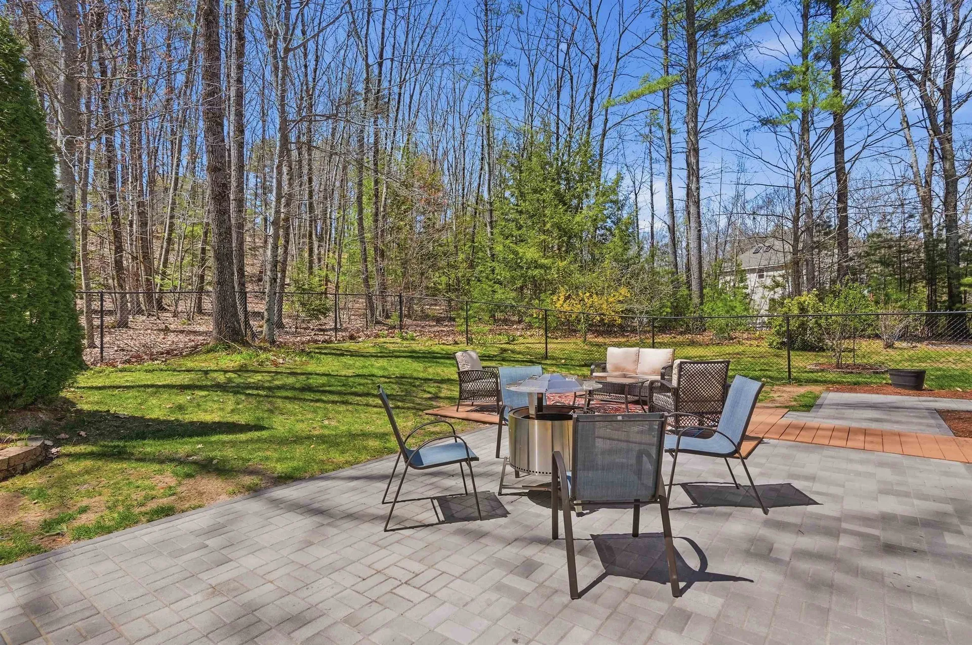 5 Sarah's Way Newton NH 03858-3427