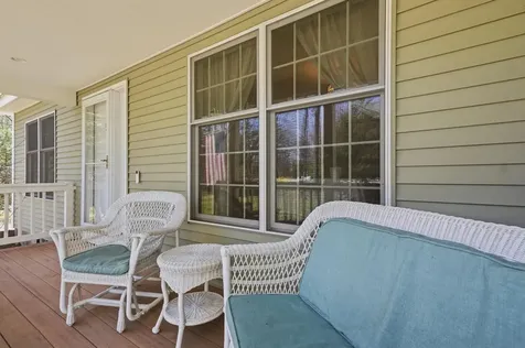 5 Sarah's Way Newton NH 03858-3427