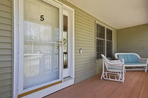 5 Sarah's Way Newton NH 03858-3427