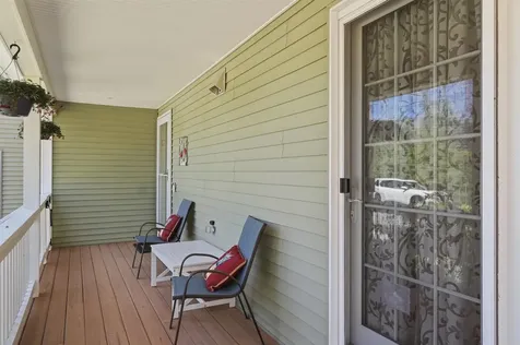 5 Sarah's Way Newton NH 03858-3427