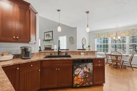 5 Sarah's Way Newton NH 03858-3427