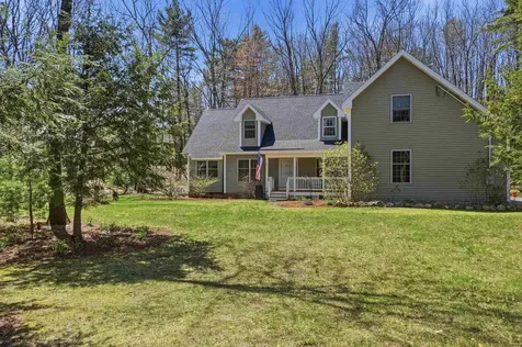 5 Sarah's Way Newton NH 03858-3427