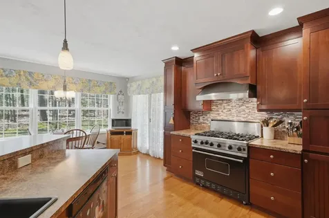 5 Sarah's Way Newton NH 03858-3427