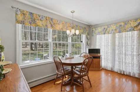5 Sarah's Way Newton NH 03858-3427