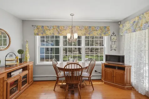 5 Sarah's Way Newton NH 03858-3427