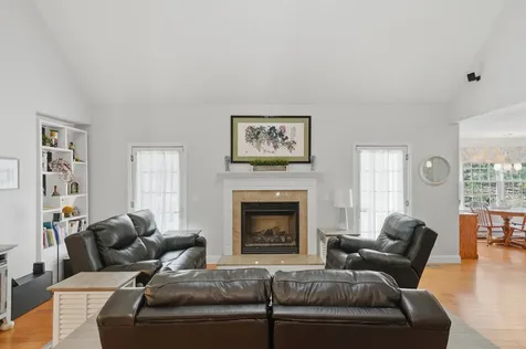 5 Sarah's Way Newton NH 03858-3427