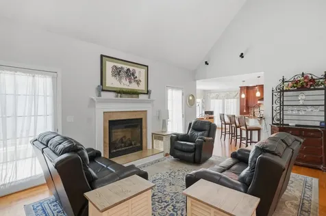 5 Sarah's Way Newton NH 03858-3427