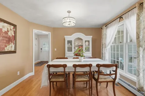 5 Sarah's Way Newton NH 03858-3427