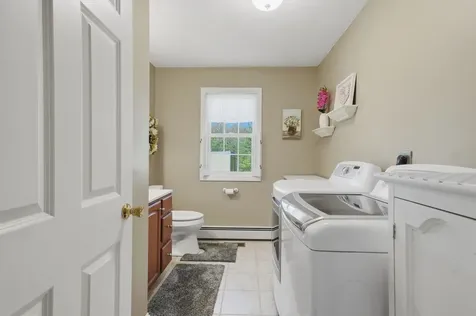 5 Sarah's Way Newton NH 03858-3427