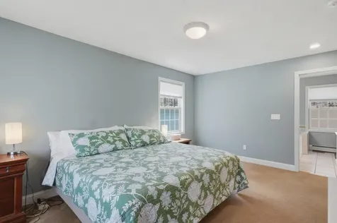 5 Sarah's Way Newton NH 03858-3427