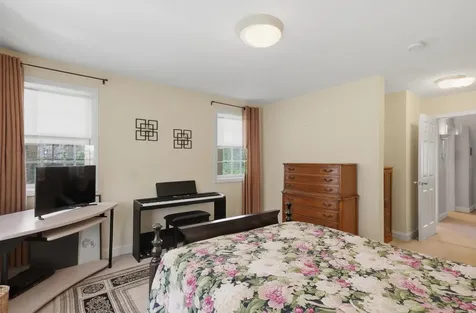 5 Sarah's Way Newton NH 03858-3427