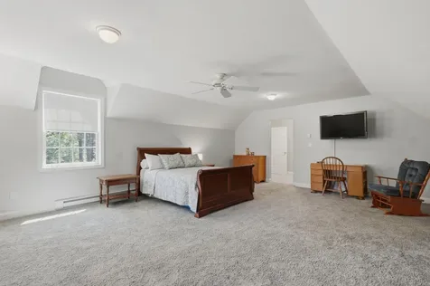 5 Sarah's Way Newton NH 03858-3427