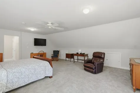 5 Sarah's Way Newton NH 03858-3427
