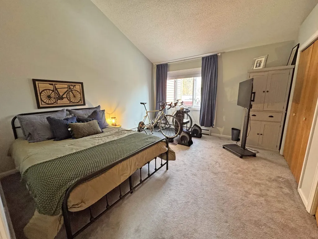 17 Robin Way Brattleboro VT 05301