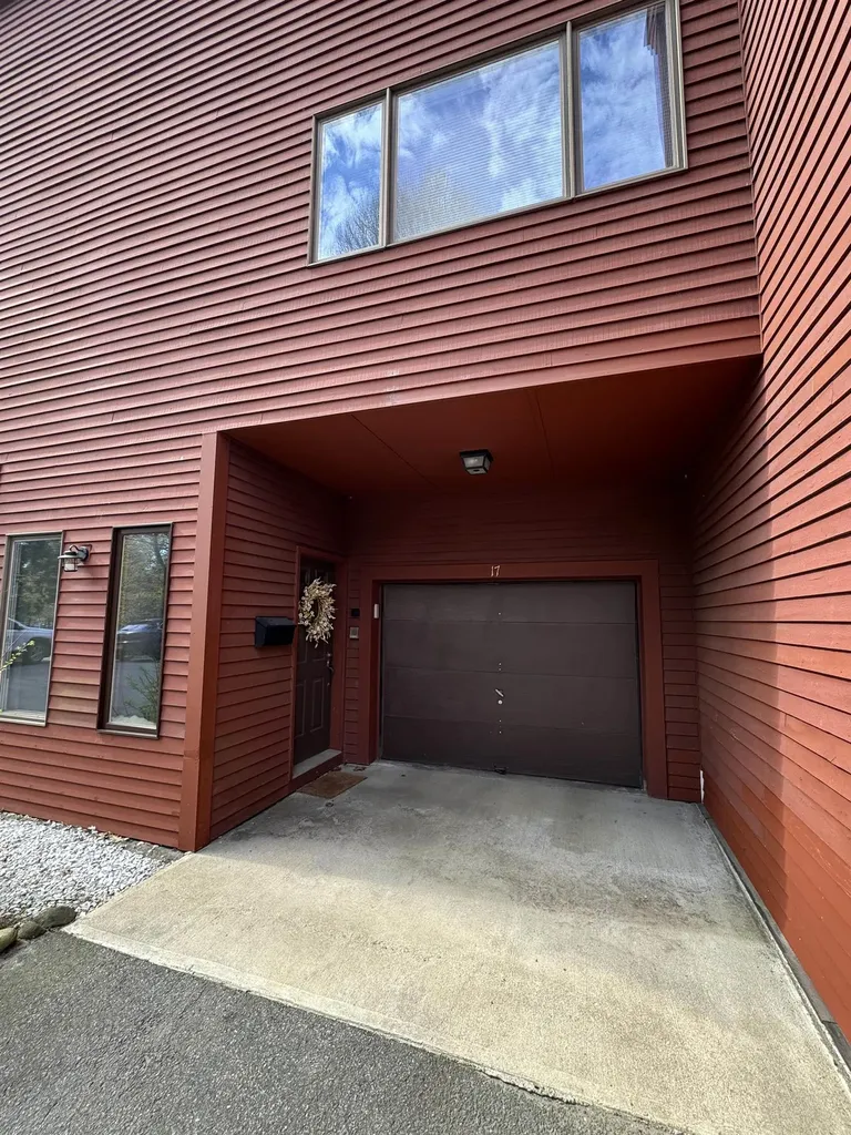 17 Robin Way Brattleboro VT 05301
