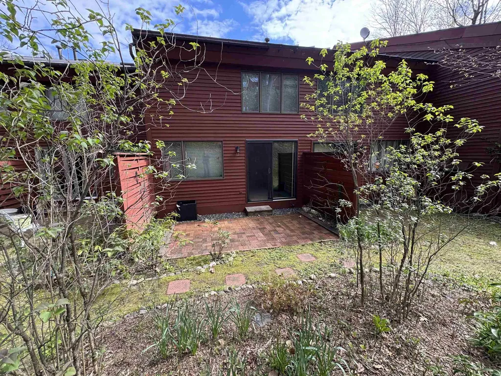 17 Robin Way Brattleboro VT 05301