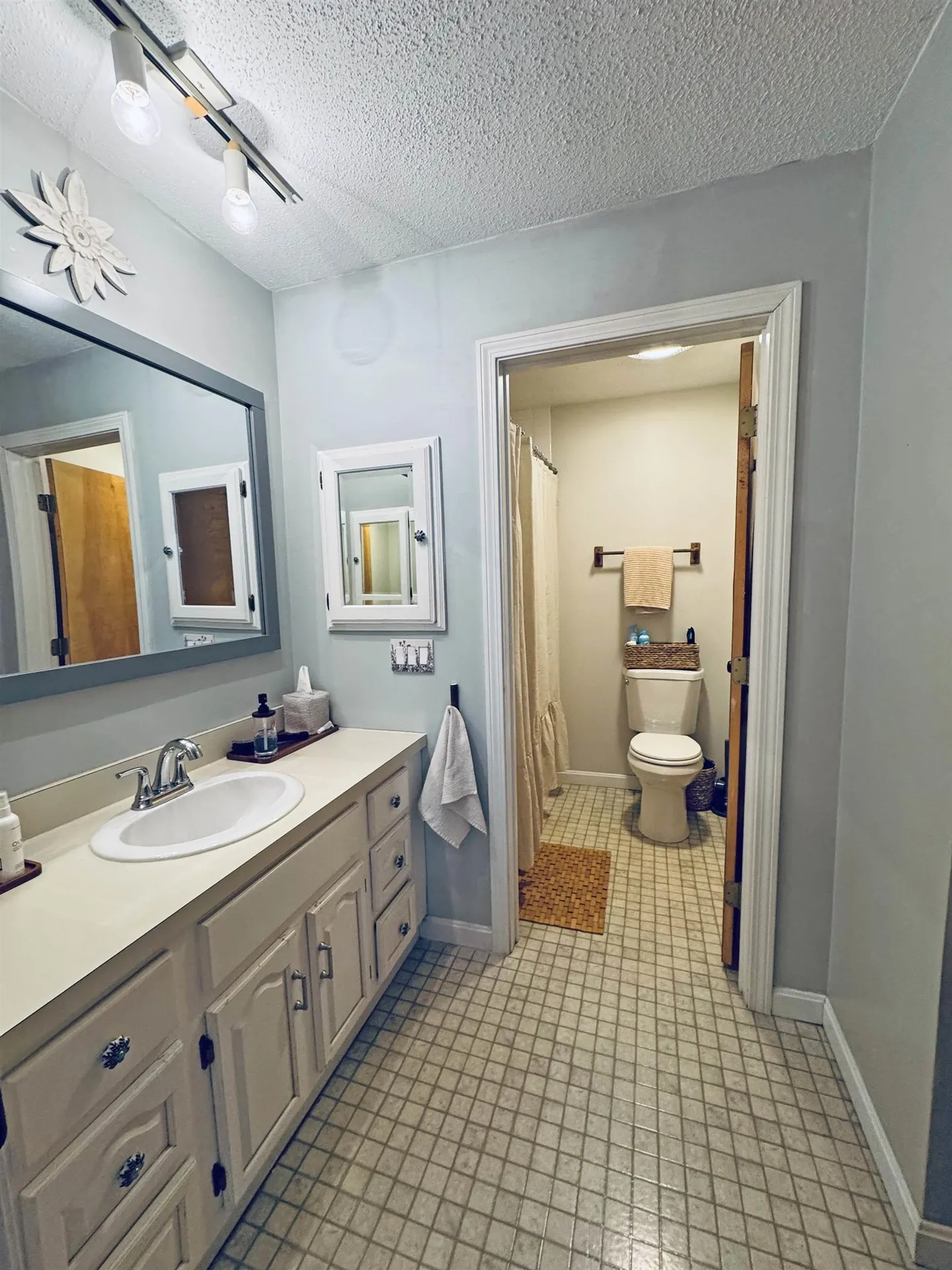 17 Robin Way Brattleboro VT 05301