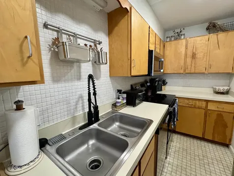17 Robin Way Brattleboro VT 05301