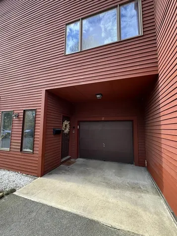 17 Robin Way Brattleboro VT 05301
