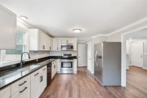 11 Coteville Road Londonderry NH 03053