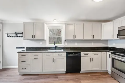 11 Coteville Road Londonderry NH 03053