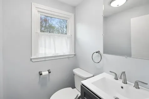 11 Coteville Road Londonderry NH 03053