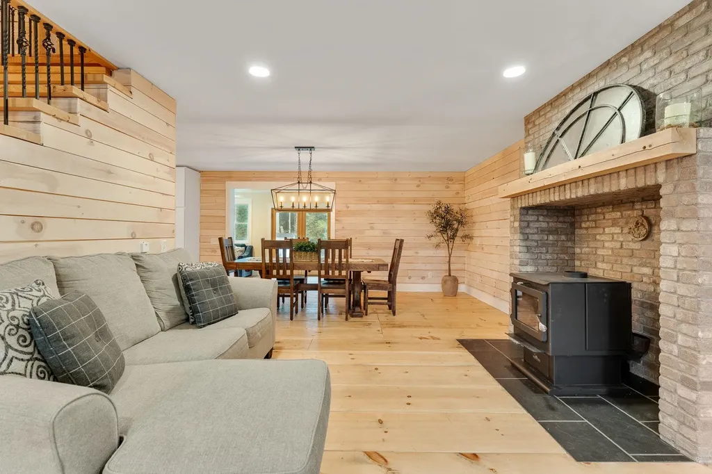 163 E Countryside Road Waterbury VT 05676-4491