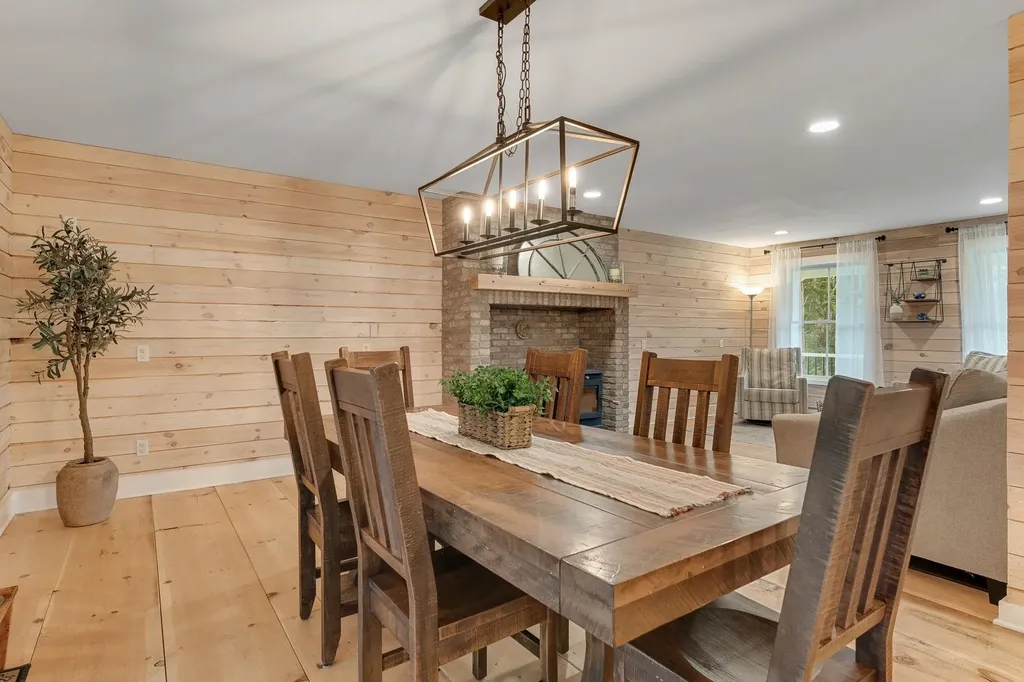163 E Countryside Road Waterbury VT 05676-4491