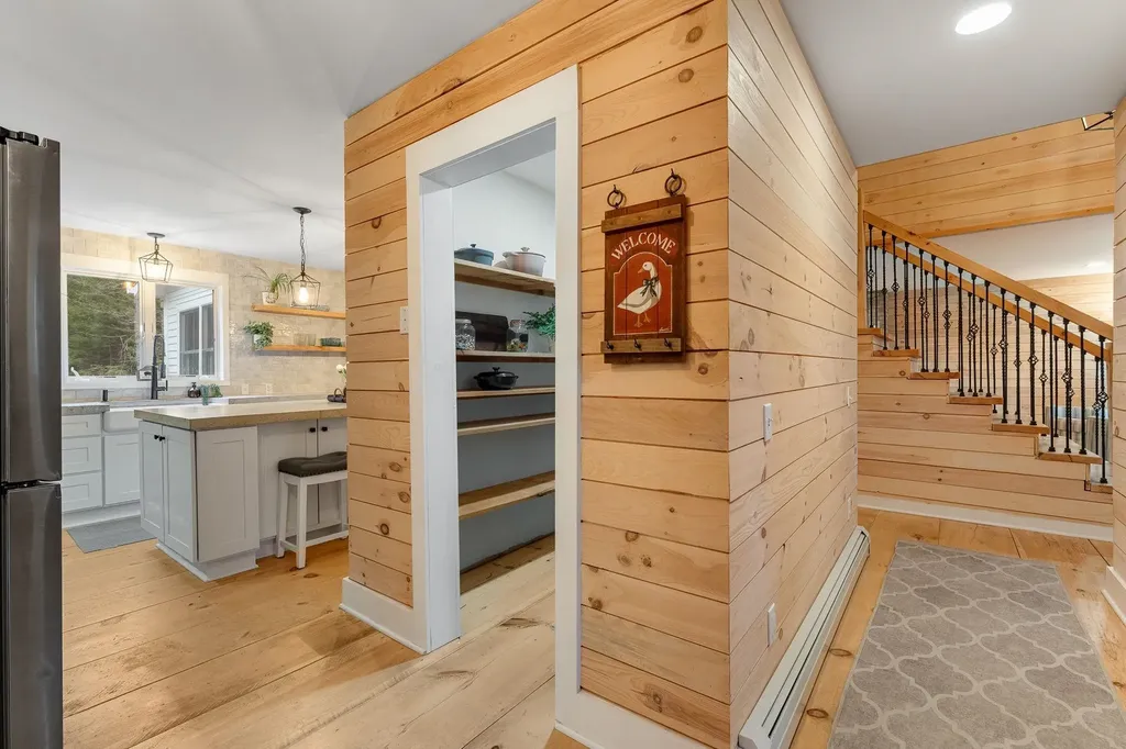 163 E Countryside Road Waterbury VT 05676-4491