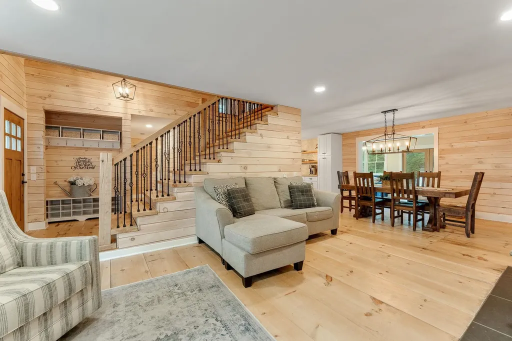 163 E Countryside Road Waterbury VT 05676-4491