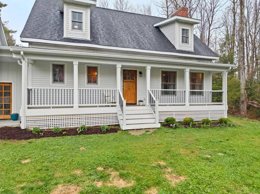 163 E Countryside Road Waterbury VT 05676-4491