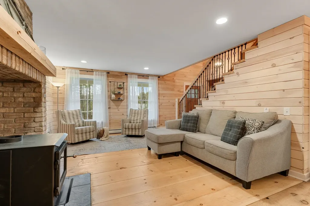 163 E Countryside Road Waterbury VT 05676-4491