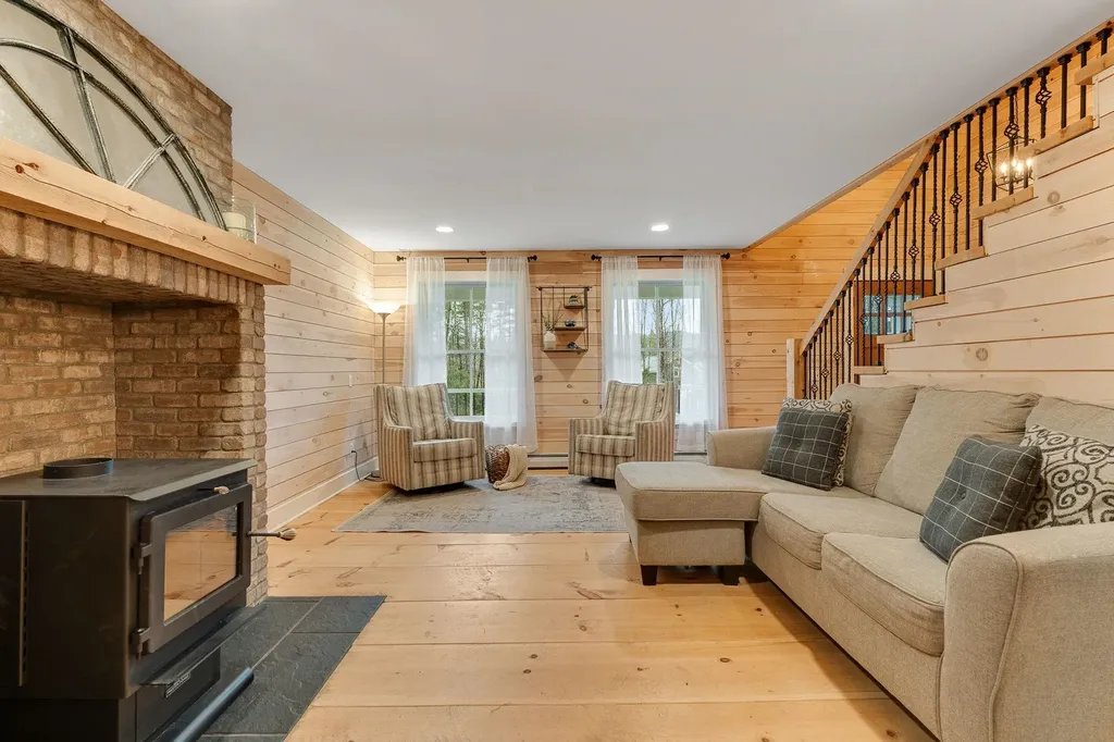 163 E Countryside Road Waterbury VT 05676-4491