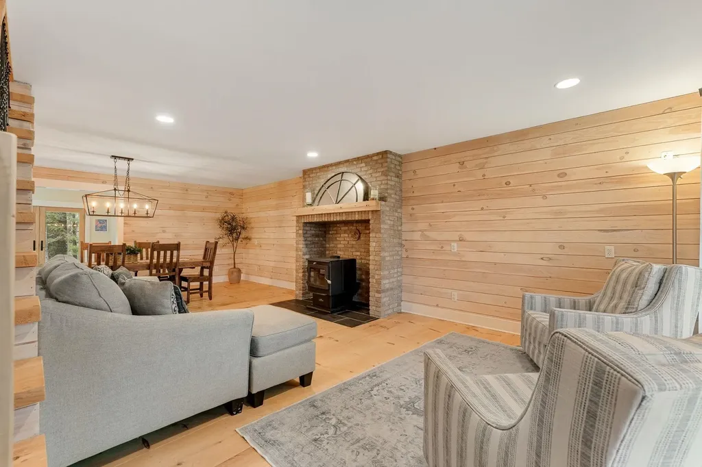 163 E Countryside Road Waterbury VT 05676-4491