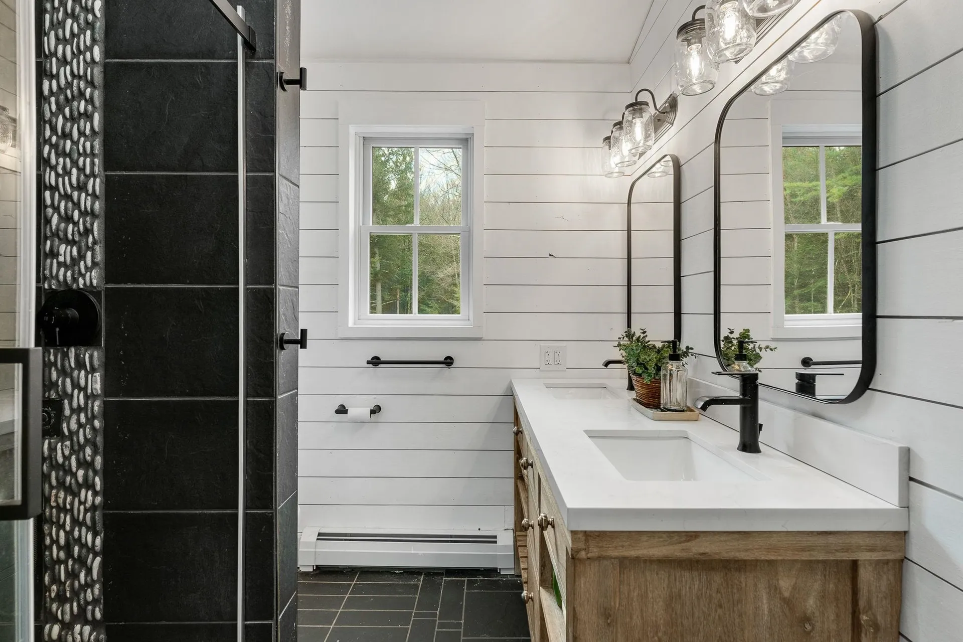 163 E Countryside Road Waterbury VT 05676-4491
