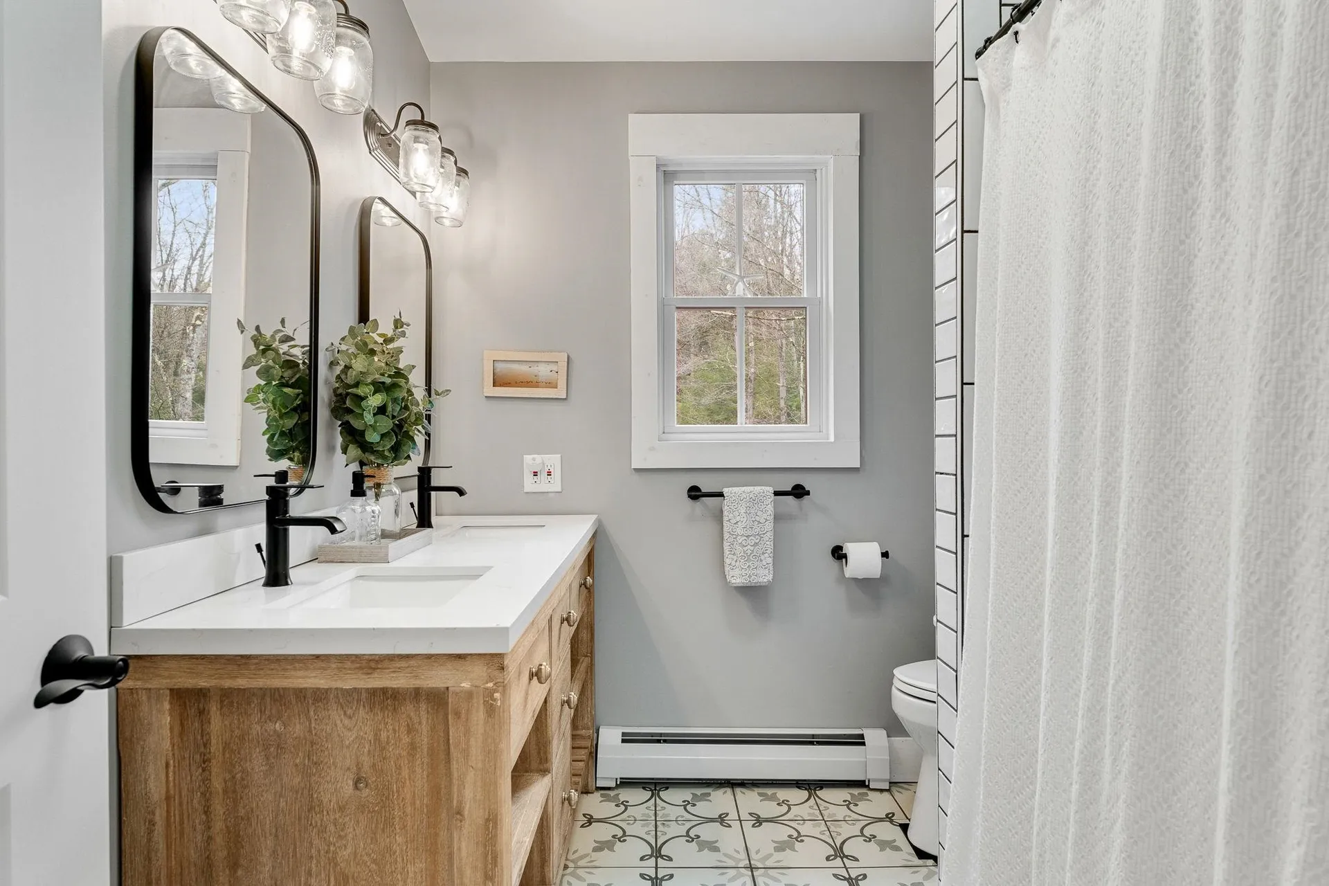 163 E Countryside Road Waterbury VT 05676-4491