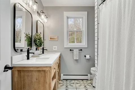 163 E Countryside Road Waterbury VT 05676-4491