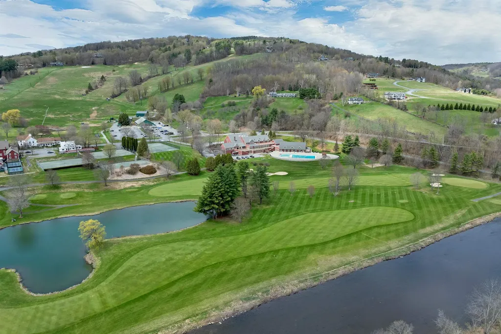 824 Hard Road Hartford VT 05059
