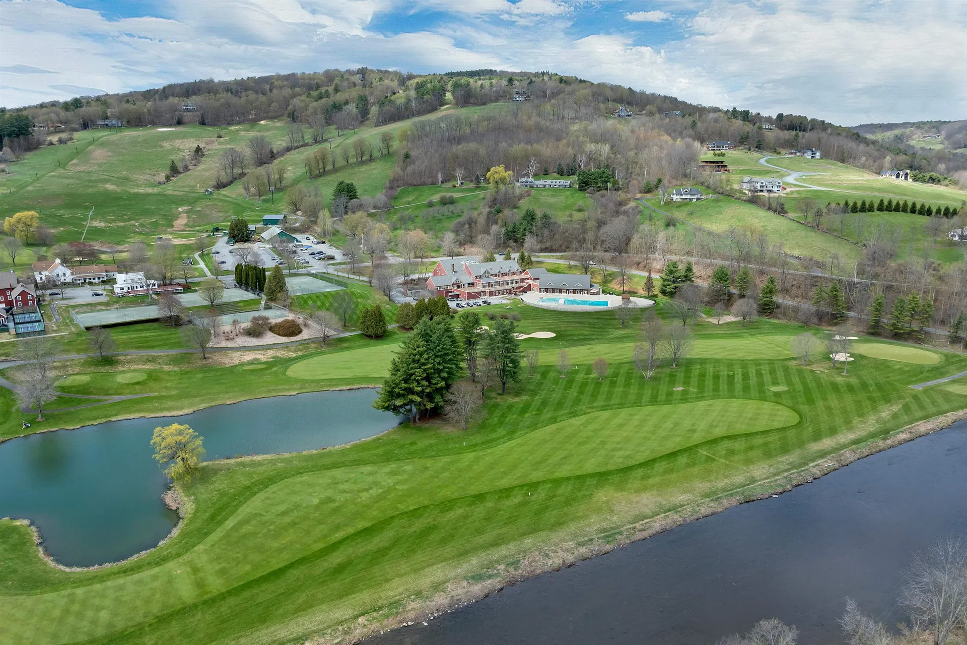 824 Hard Road Hartford VT 05059