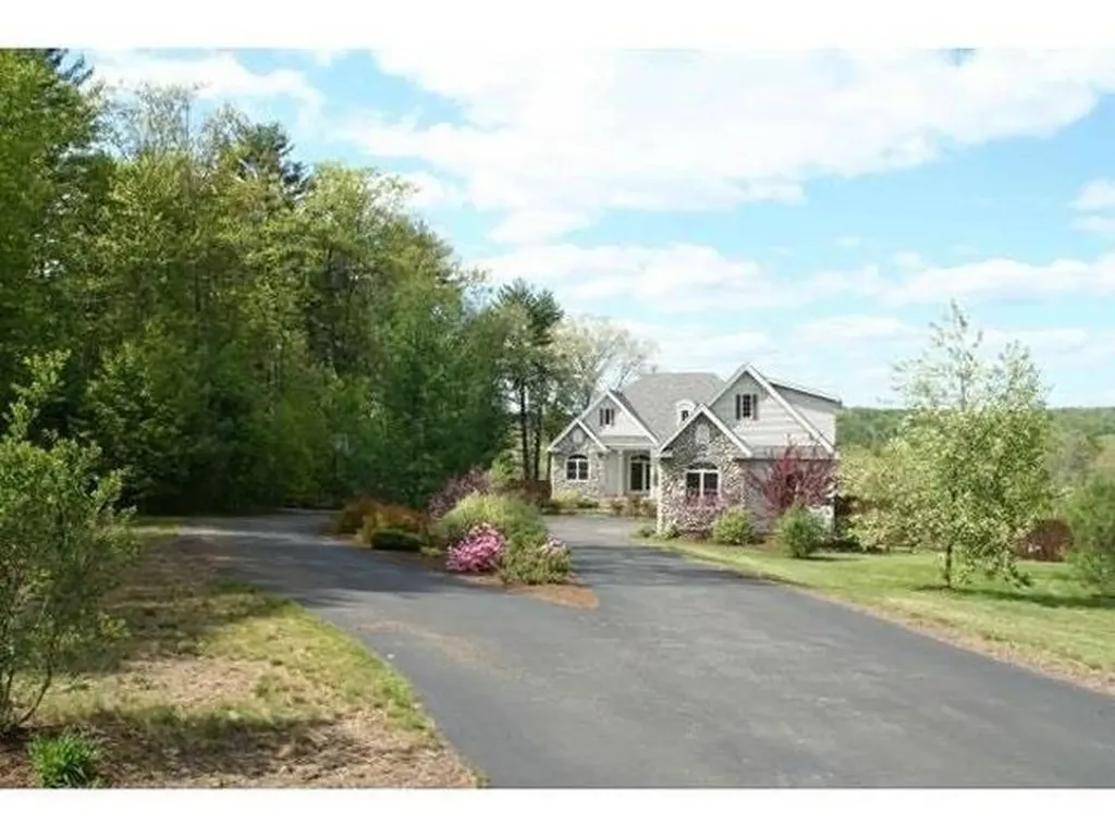287 Hoit Road Concord NH 03301-1811